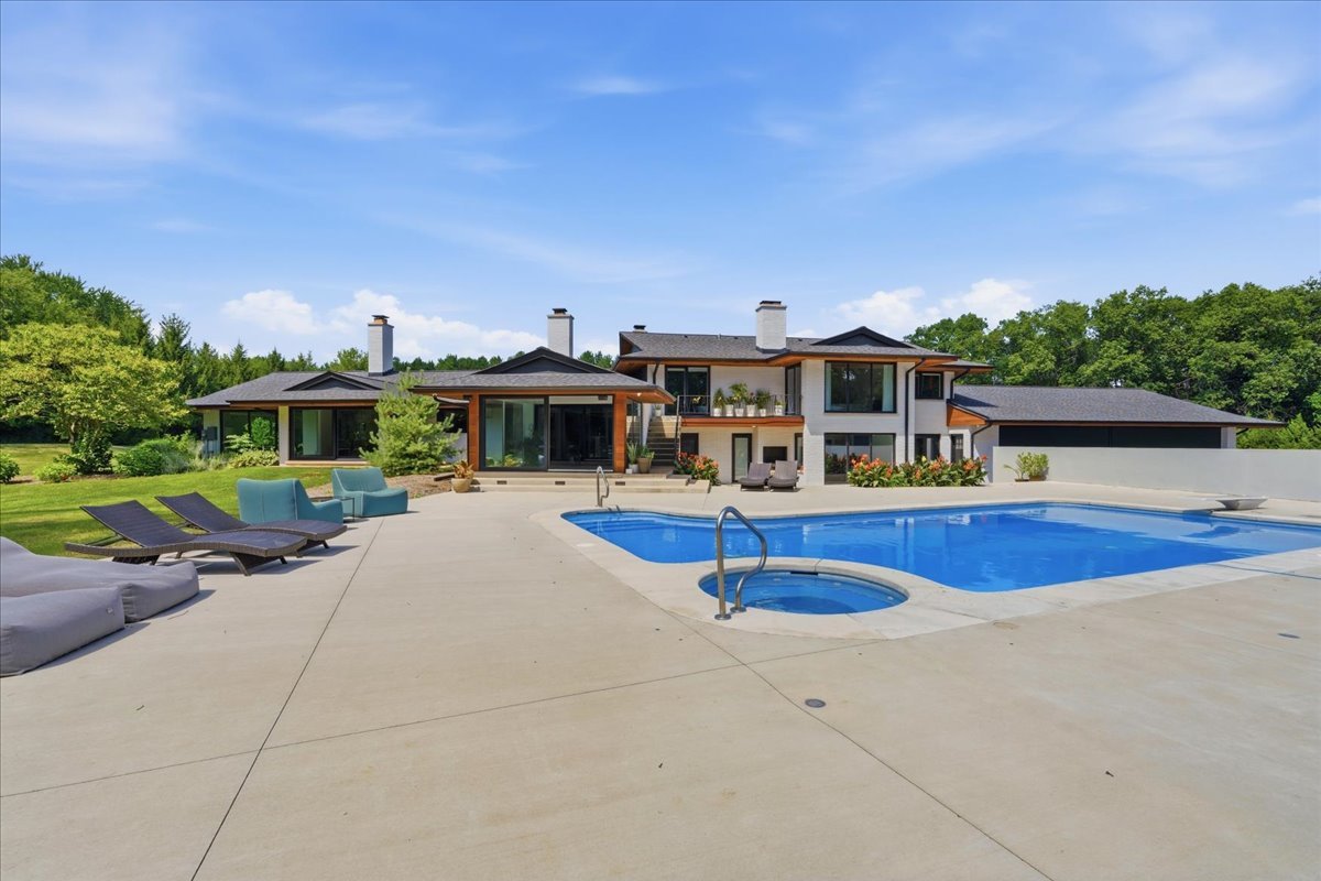 215 Woodhaven Lane