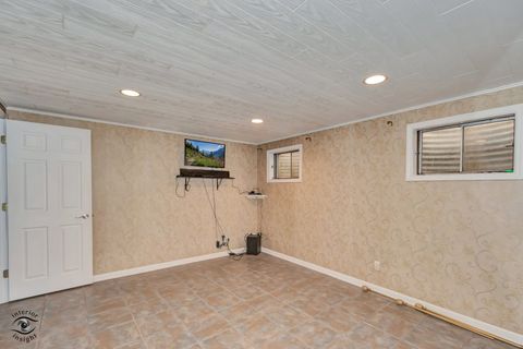 Tiny photo for 140 Autumn Rdg Drive, Montgomery, IL 60538 (MLS # 12533412)