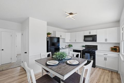 Tiny photo for 3109 N Lincoln Avenue, Davenport, IA 52804 (MLS # 12599404)