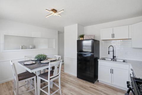 Tiny photo for 3109 N Lincoln Avenue, Davenport, IA 52804 (MLS # 12599404)