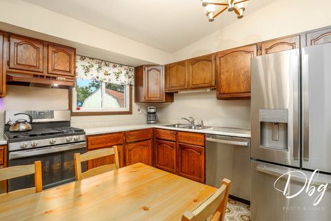 Tiny photo for 4750 CREST Court, Waukegan, IL 60085 (MLS # 12406624)