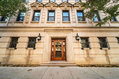 2912 N COMMONWEALTH Avenue 1A Chicago IL 60657