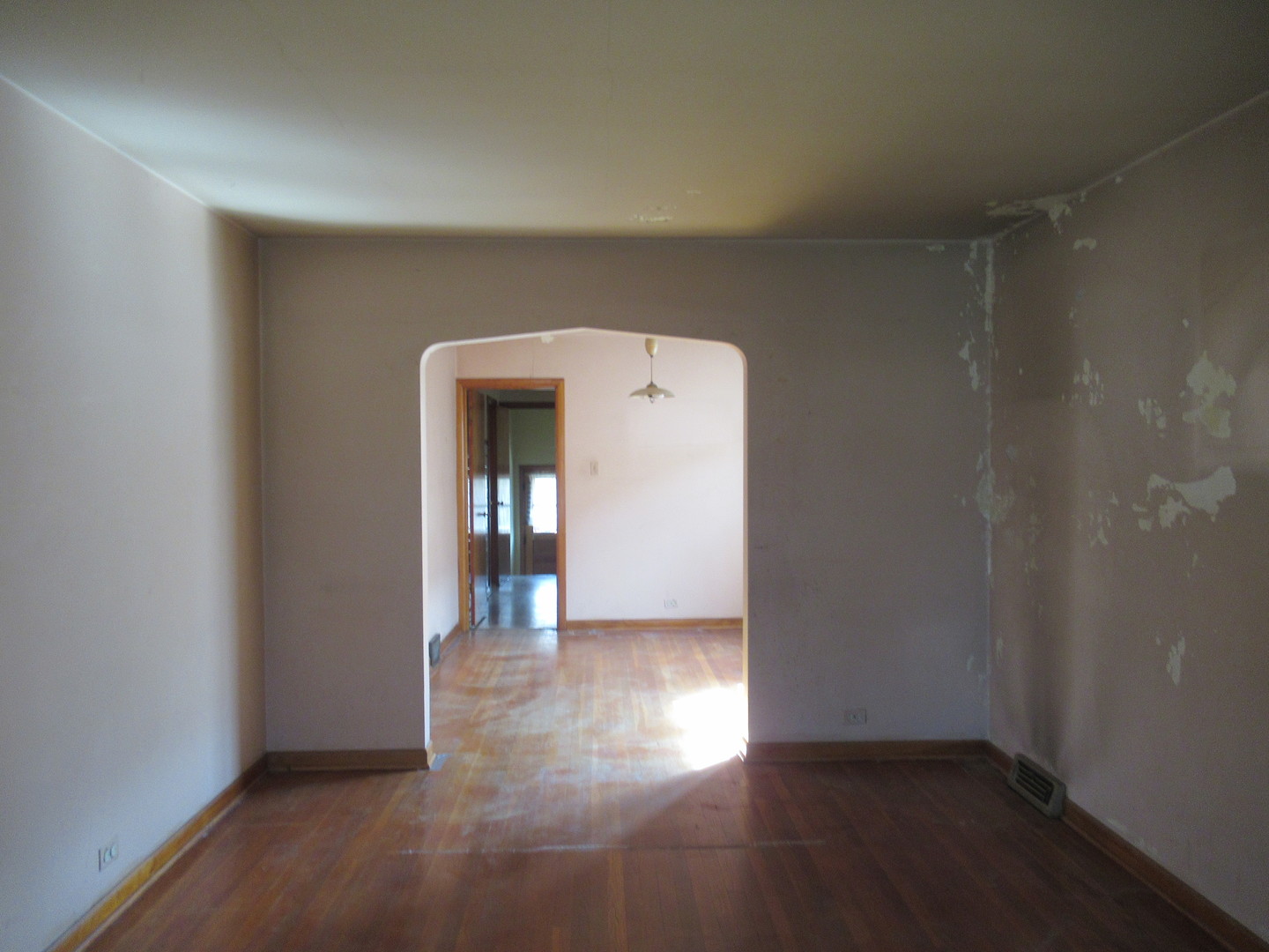 4737 S LEAMINGTON Avenue