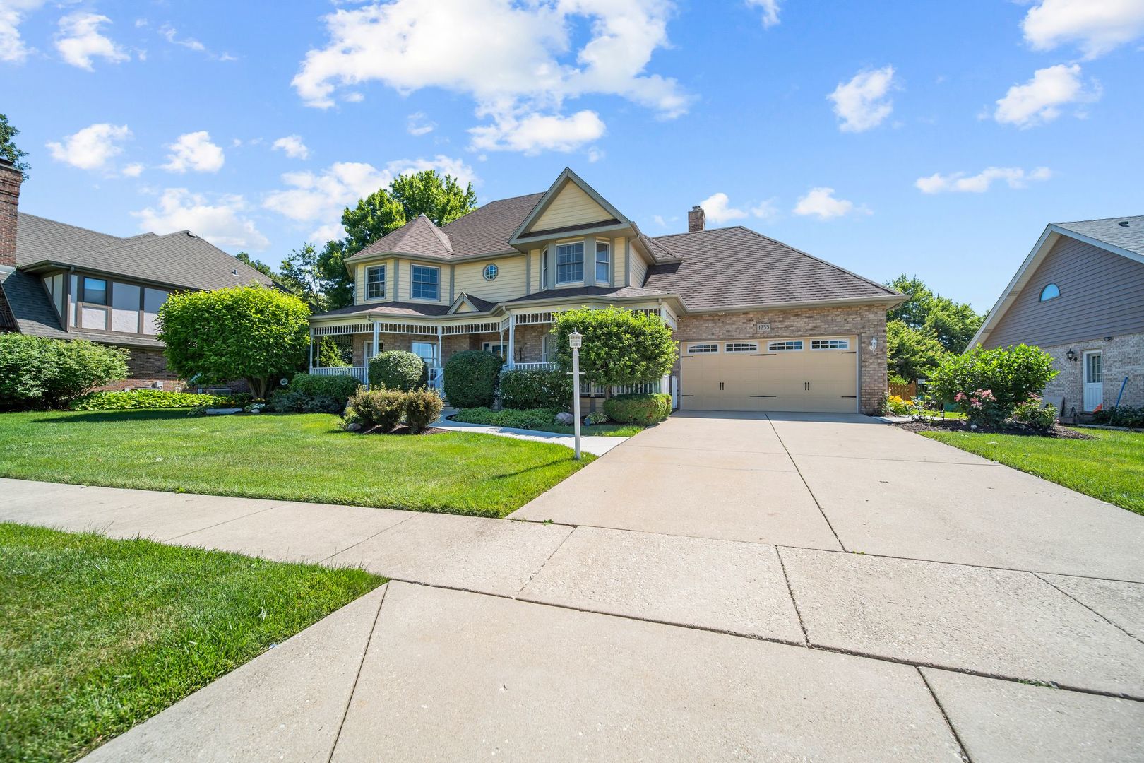1233 Eagle Crest Drive