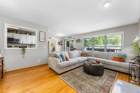 Tiny photo for 752 Kensington Boulevard, DeKalb, IL 60115 (MLS # 12459284)