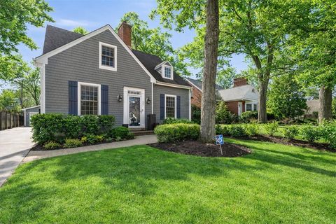 3 beds bed, 2.5 baths bath property at 661 Greenview Place, Lake Forest, IL 60045