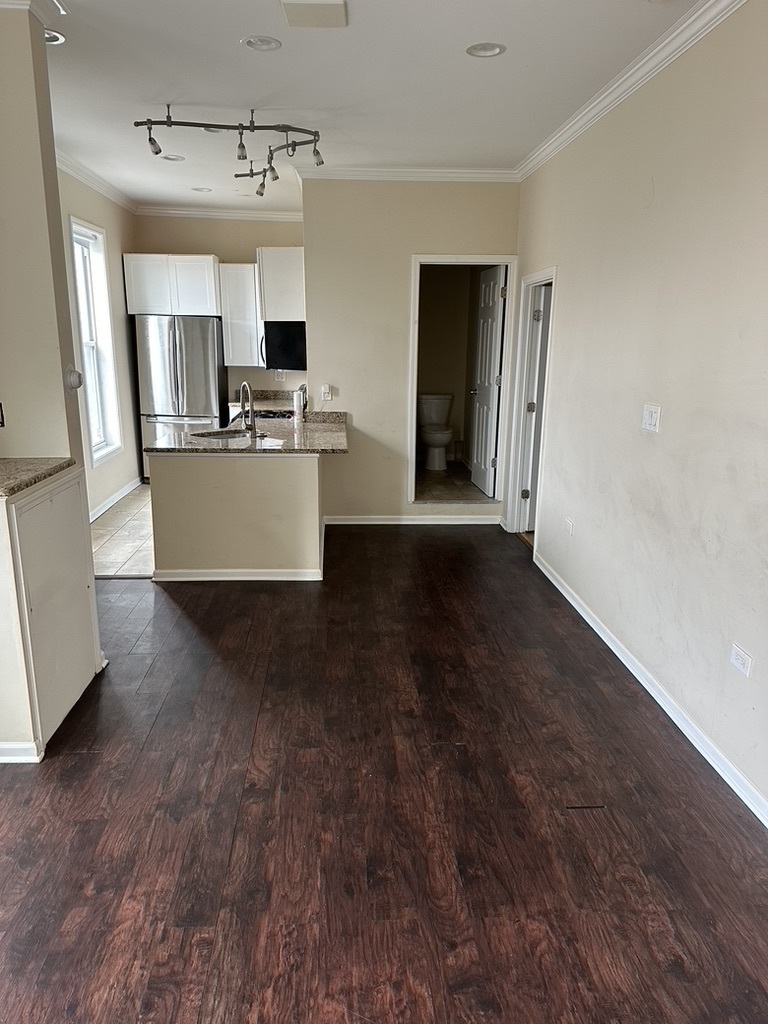 321 W 24th Street 3R