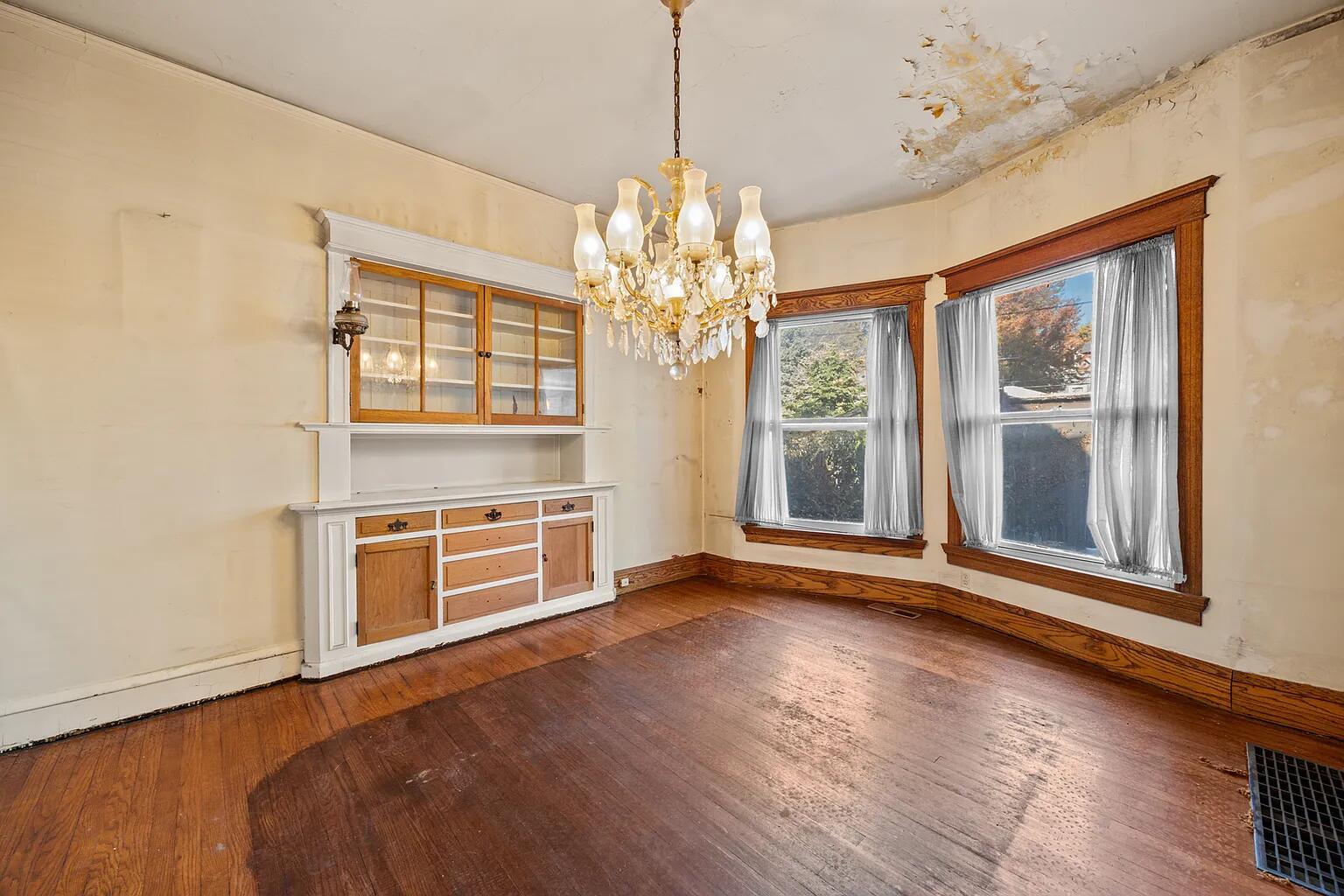 1448 W Glenlake Avenue