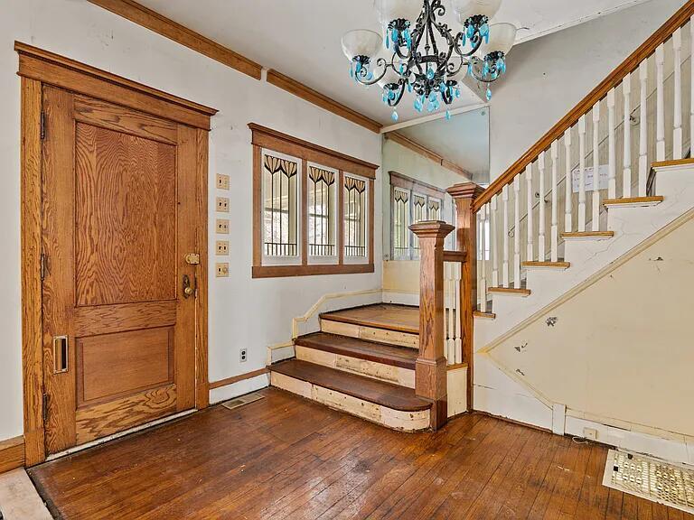 1448 W Glenlake Avenue