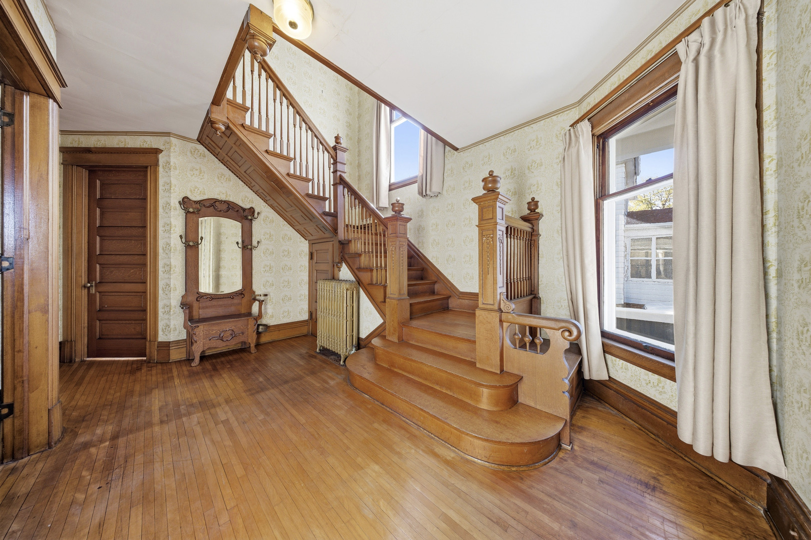 220 W Lincoln Avenue