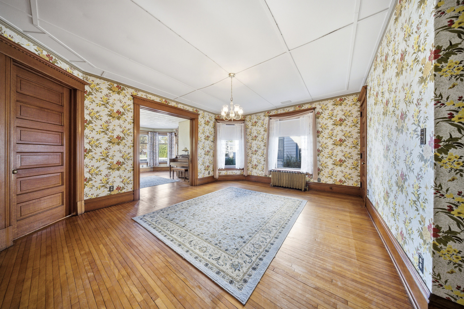 220 W Lincoln Avenue