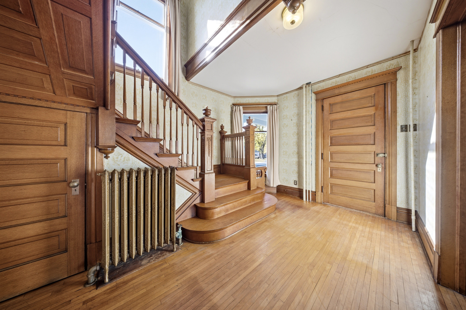 220 W Lincoln Avenue