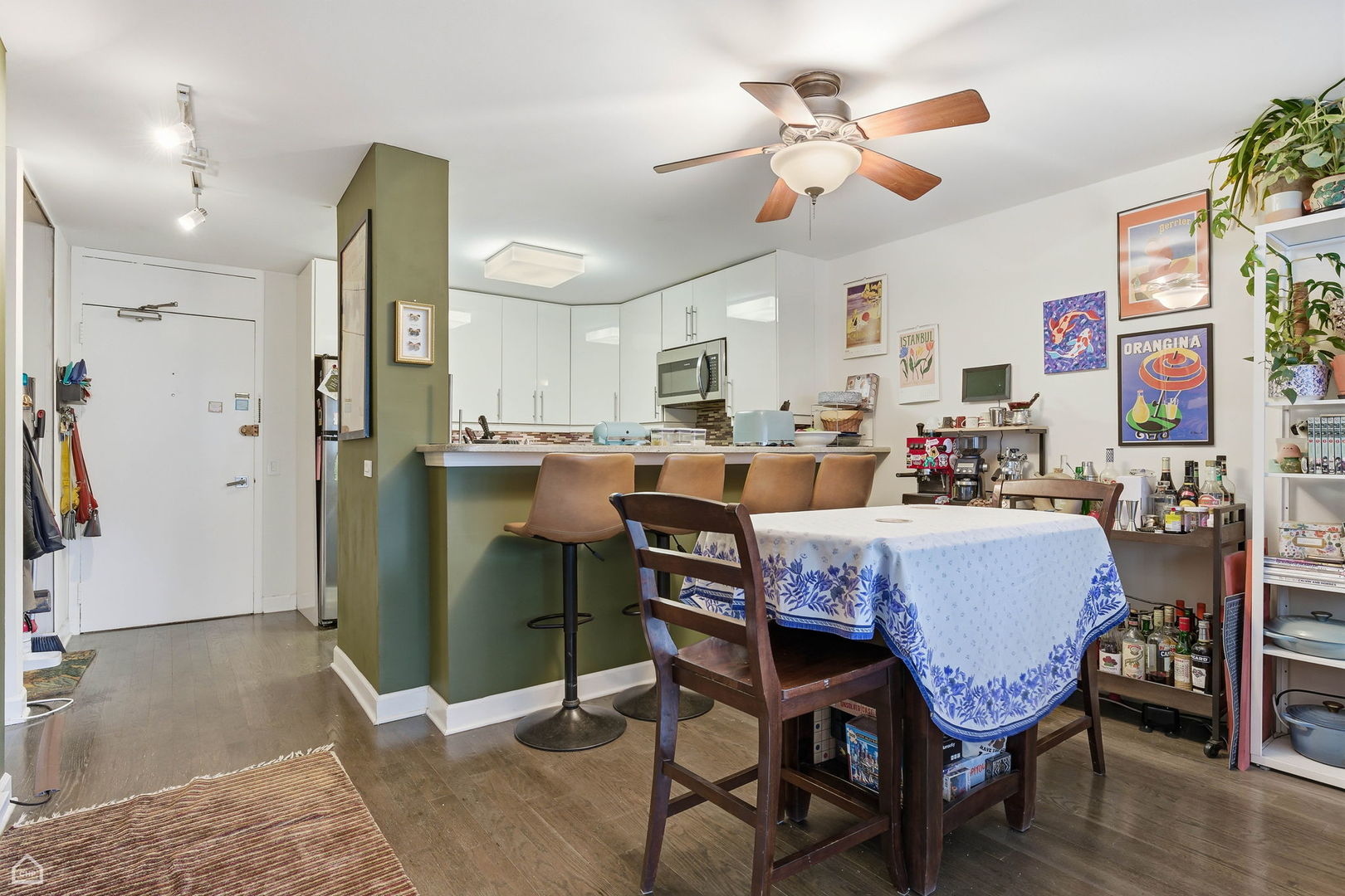 1555 N Sandburg Terrace 217K