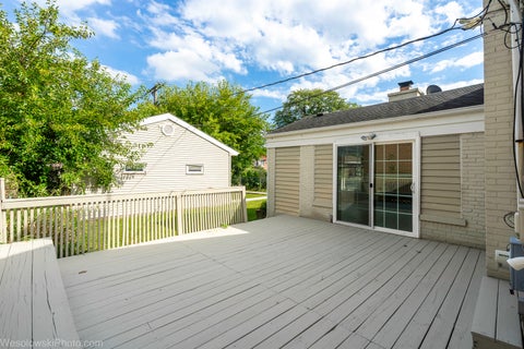 Tiny photo for 7261 N East Prairie Road, Lincolnwood, IL 60712 (MLS # 12761928)