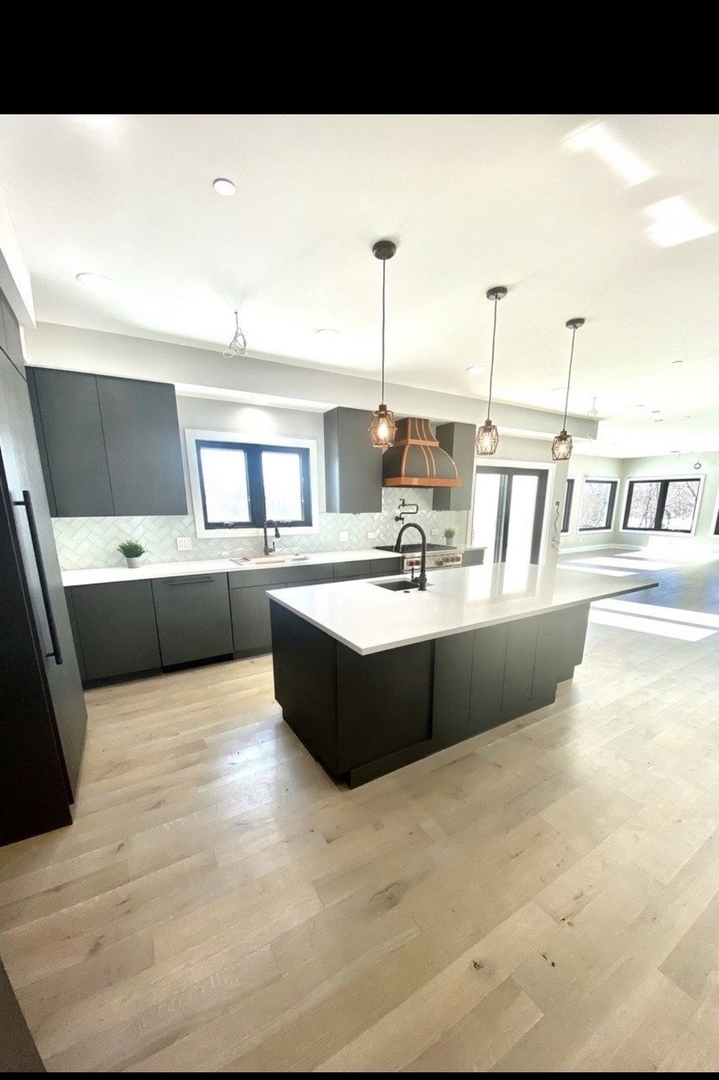 6447 N Ridge Place 0