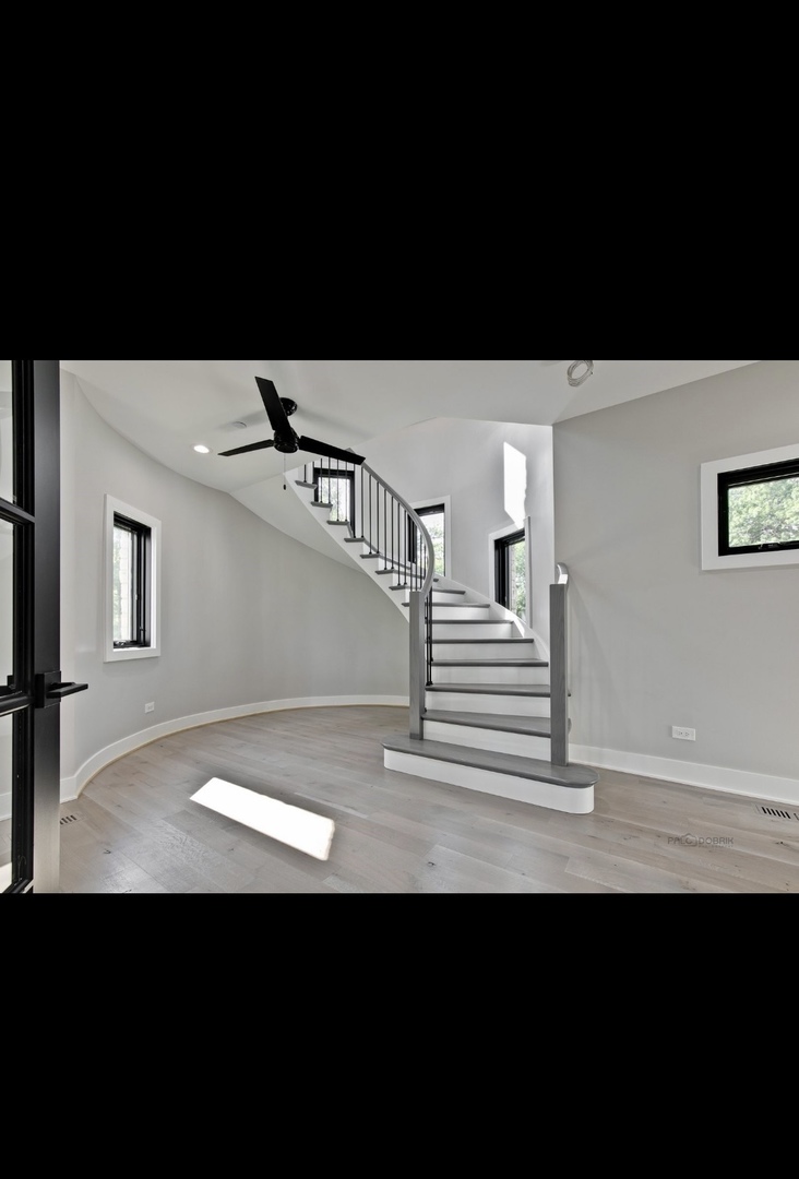 6447 N Ridge Place 0