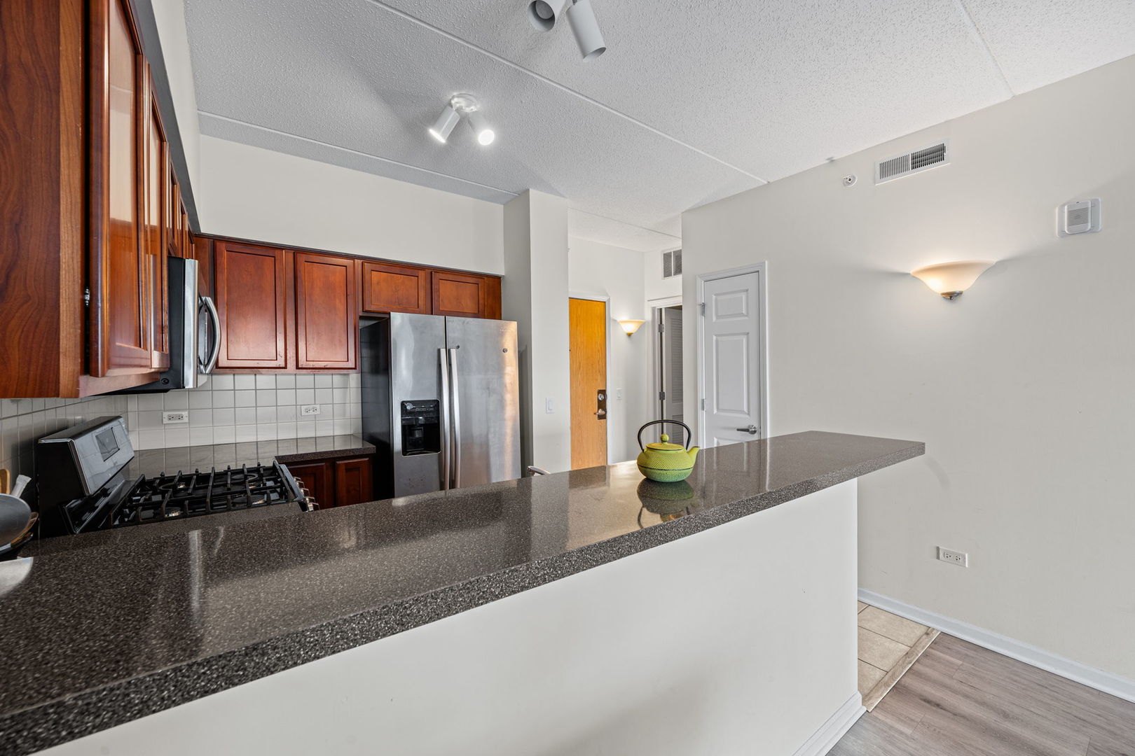 405 S Creekside Drive 404