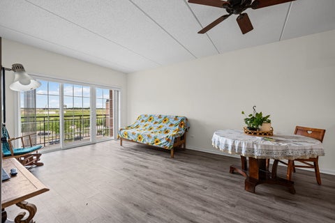 Tiny photo for 405 S Creekside Drive #404, Palatine, IL 60074 (MLS # 12723463)