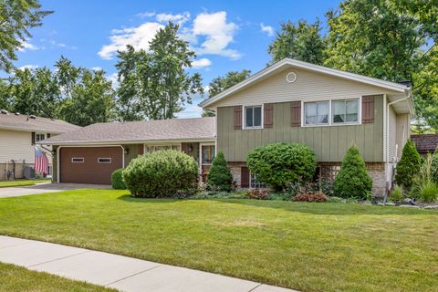 Photo of 1020 Webster Lane, Schaumburg, IL 60193 (MLS # 12450894)