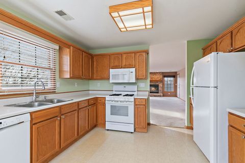 Tiny photo for 122 Mclaren Drive S, Sycamore, IL 60178 (MLS # 12577477)