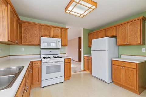 Tiny photo for 122 Mclaren Drive S, Sycamore, IL 60178 (MLS # 12577477)