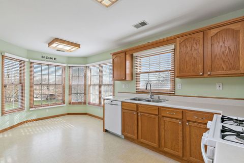 Tiny photo for 122 Mclaren Drive S, Sycamore, IL 60178 (MLS # 12577477)