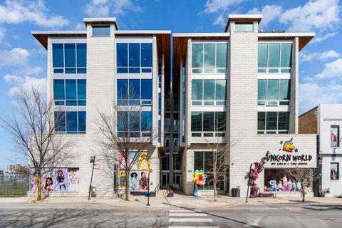 Photo of 925 N LARRABEE Street #4S, Chicago, IL 60610 (MLS # 12335828)
