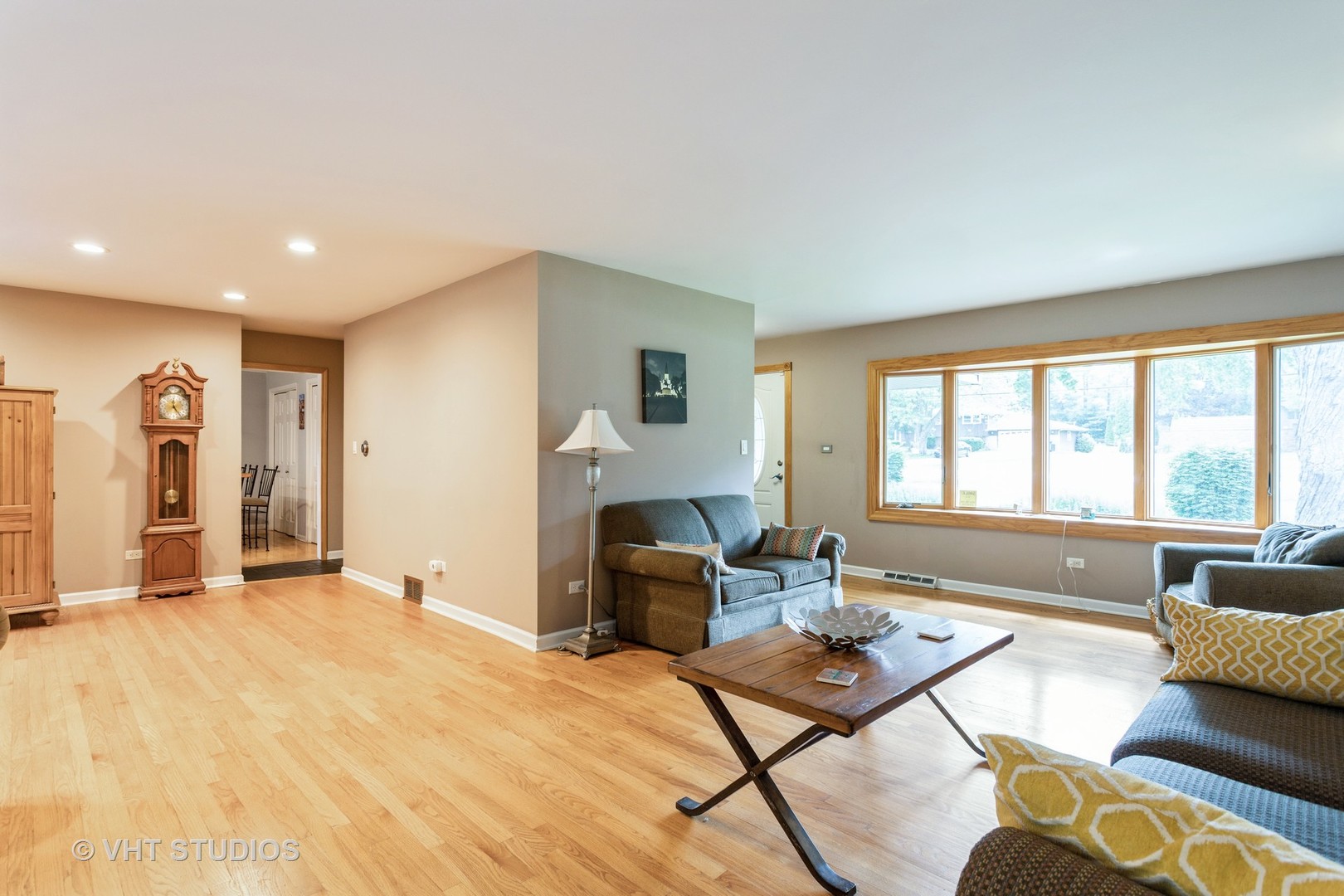 3N265 Lakewood Drive N