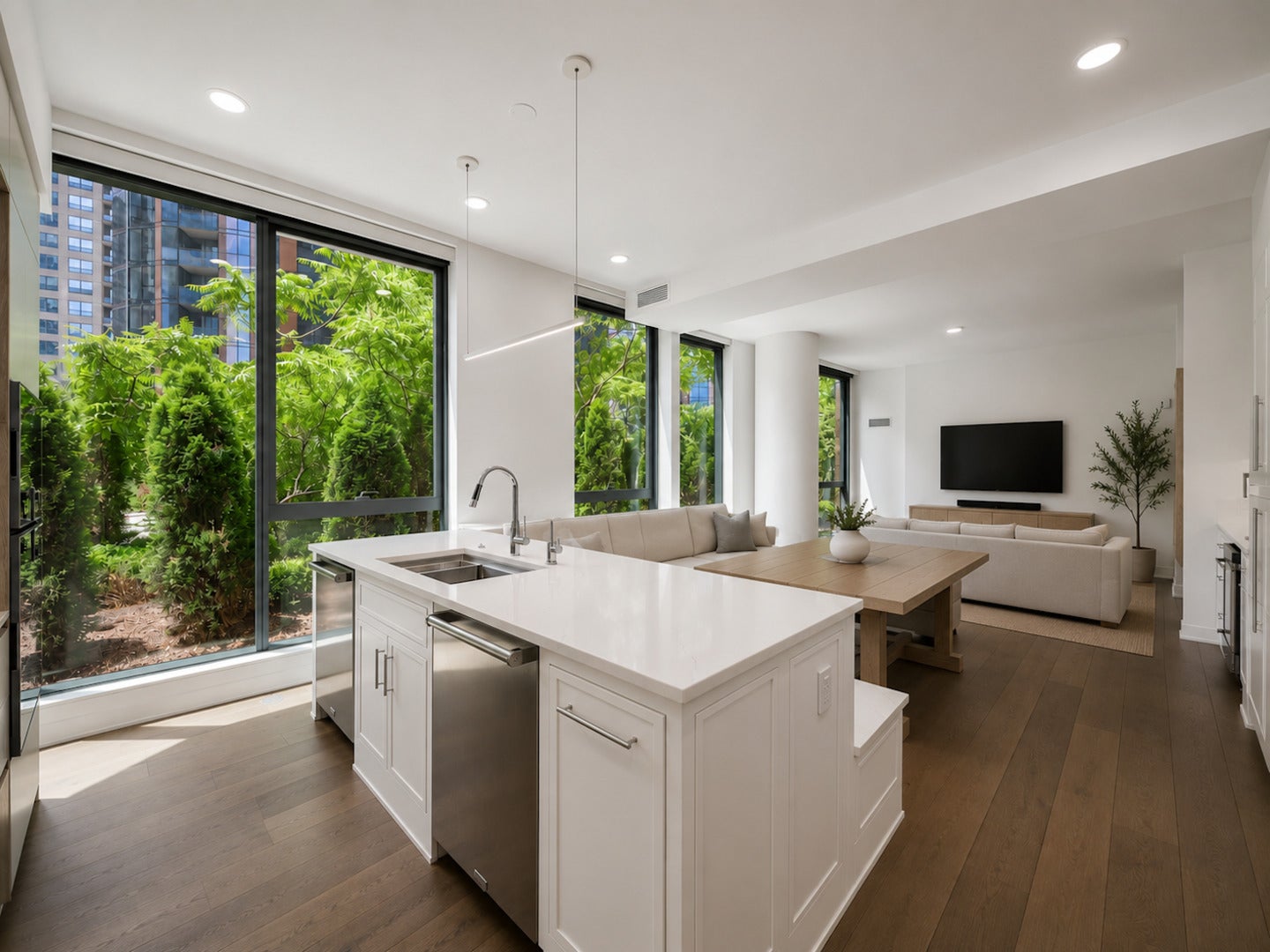 211 N Harbor Drive TH01