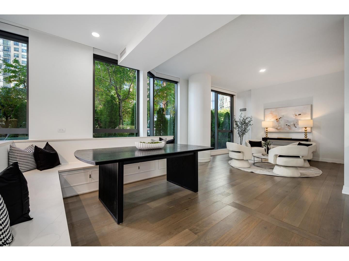 211 N Harbor Drive TH01