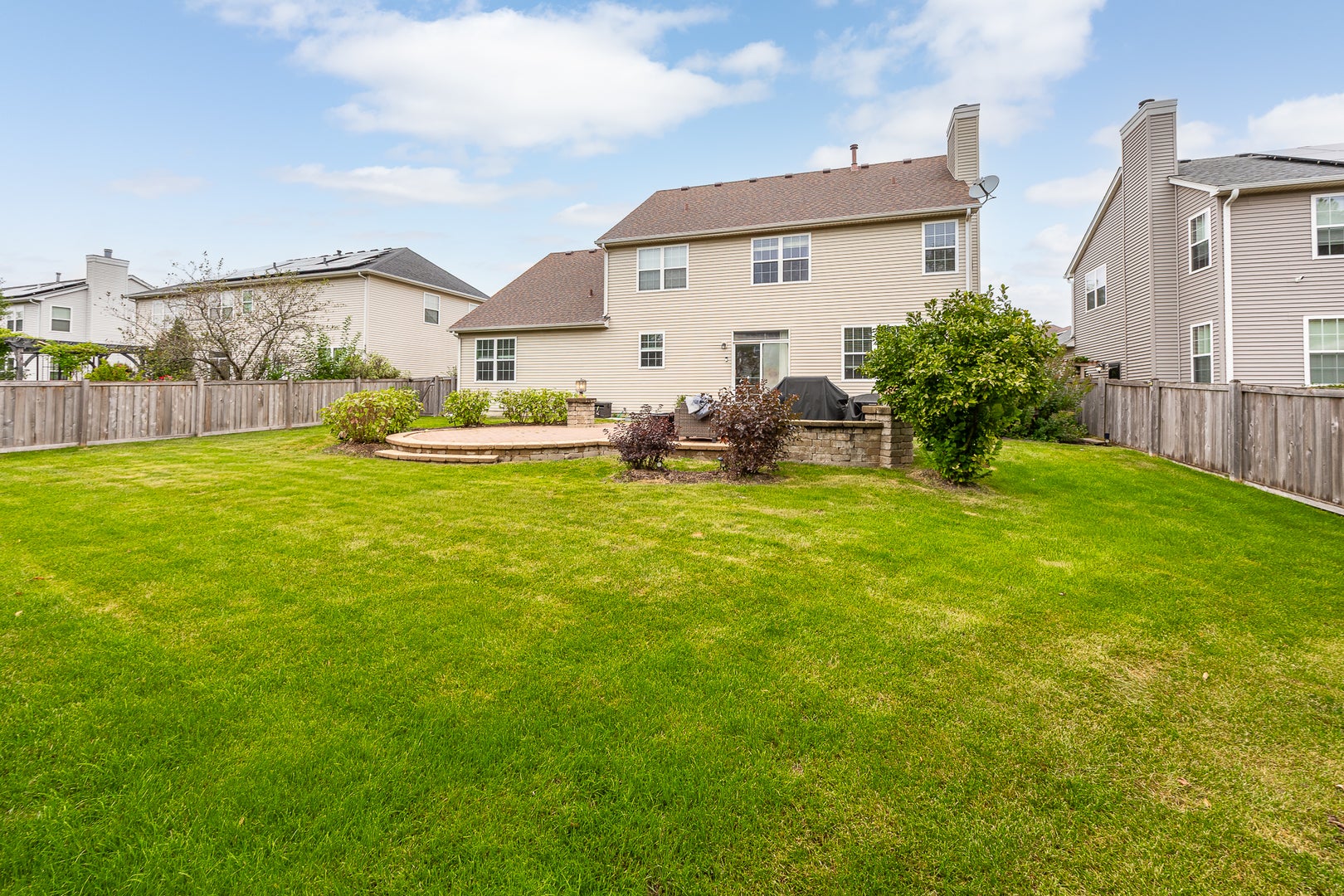 718 Versailles Parkway