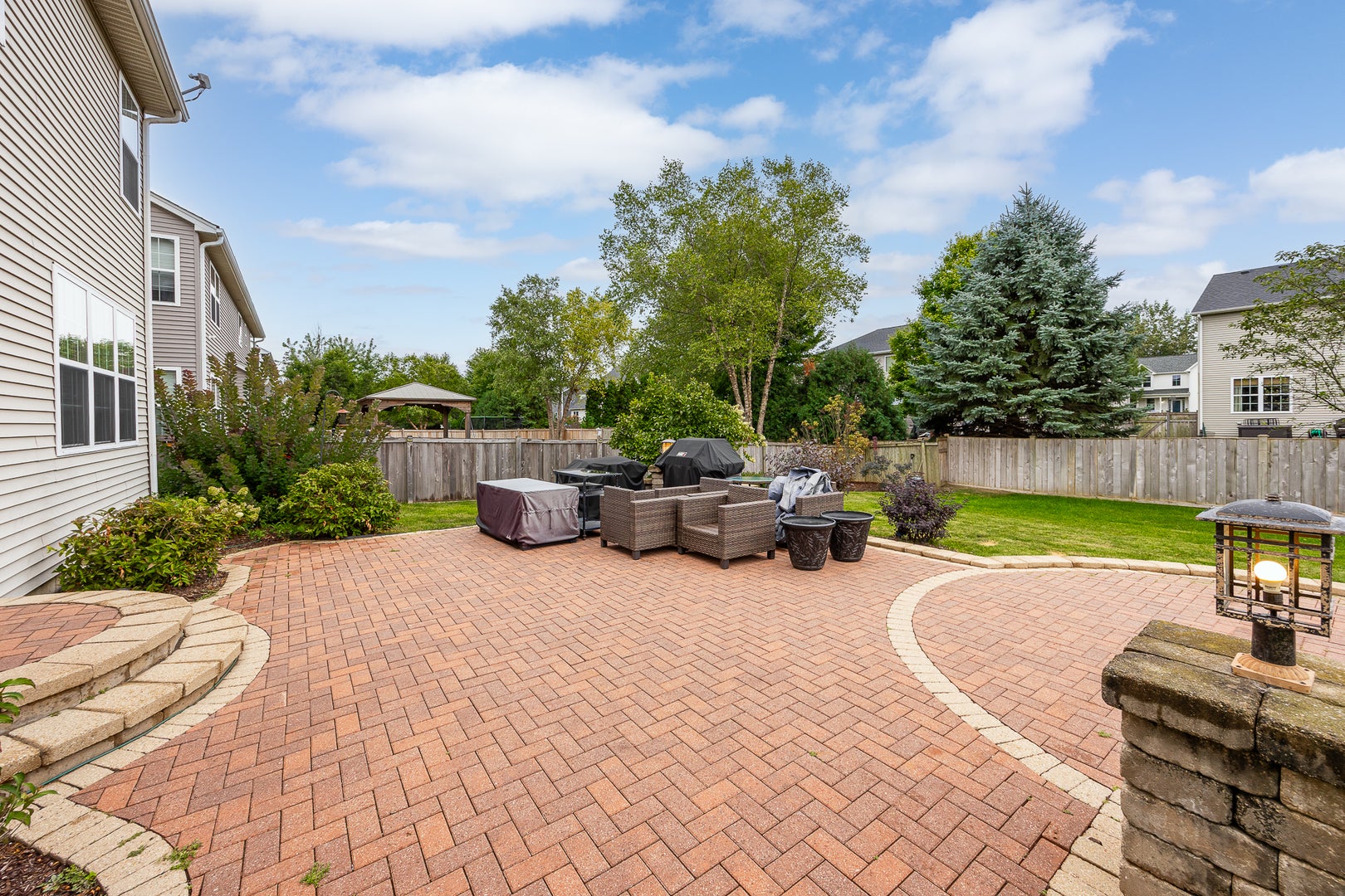 718 Versailles Parkway