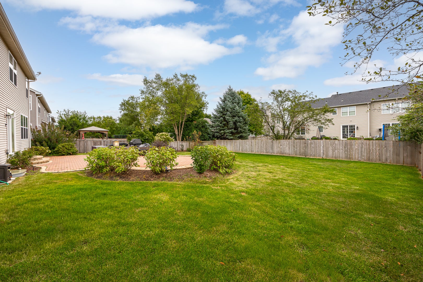 718 Versailles Parkway