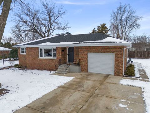 Tiny photo for 833 Parkside Drive, Wheaton, IL 60187 (MLS # 12558156)