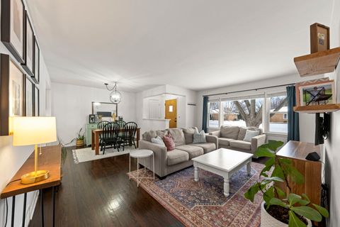 Tiny photo for 833 Parkside Drive, Wheaton, IL 60187 (MLS # 12558156)