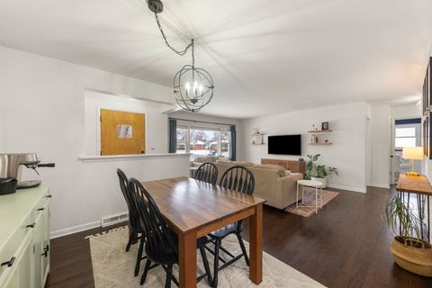 Tiny photo for 833 Parkside Drive, Wheaton, IL 60187 (MLS # 12558156)