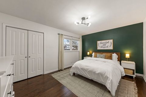 Tiny photo for 833 Parkside Drive, Wheaton, IL 60187 (MLS # 12558156)