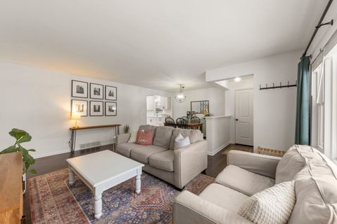 Tiny photo for 833 Parkside Drive, Wheaton, IL 60187 (MLS # 12558156)