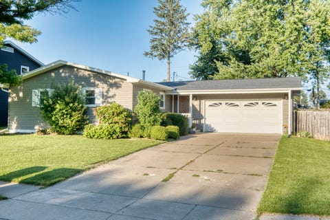 Photo of 1029 N 13th Street, Clinton, IA 52732 (MLS # 12697066)