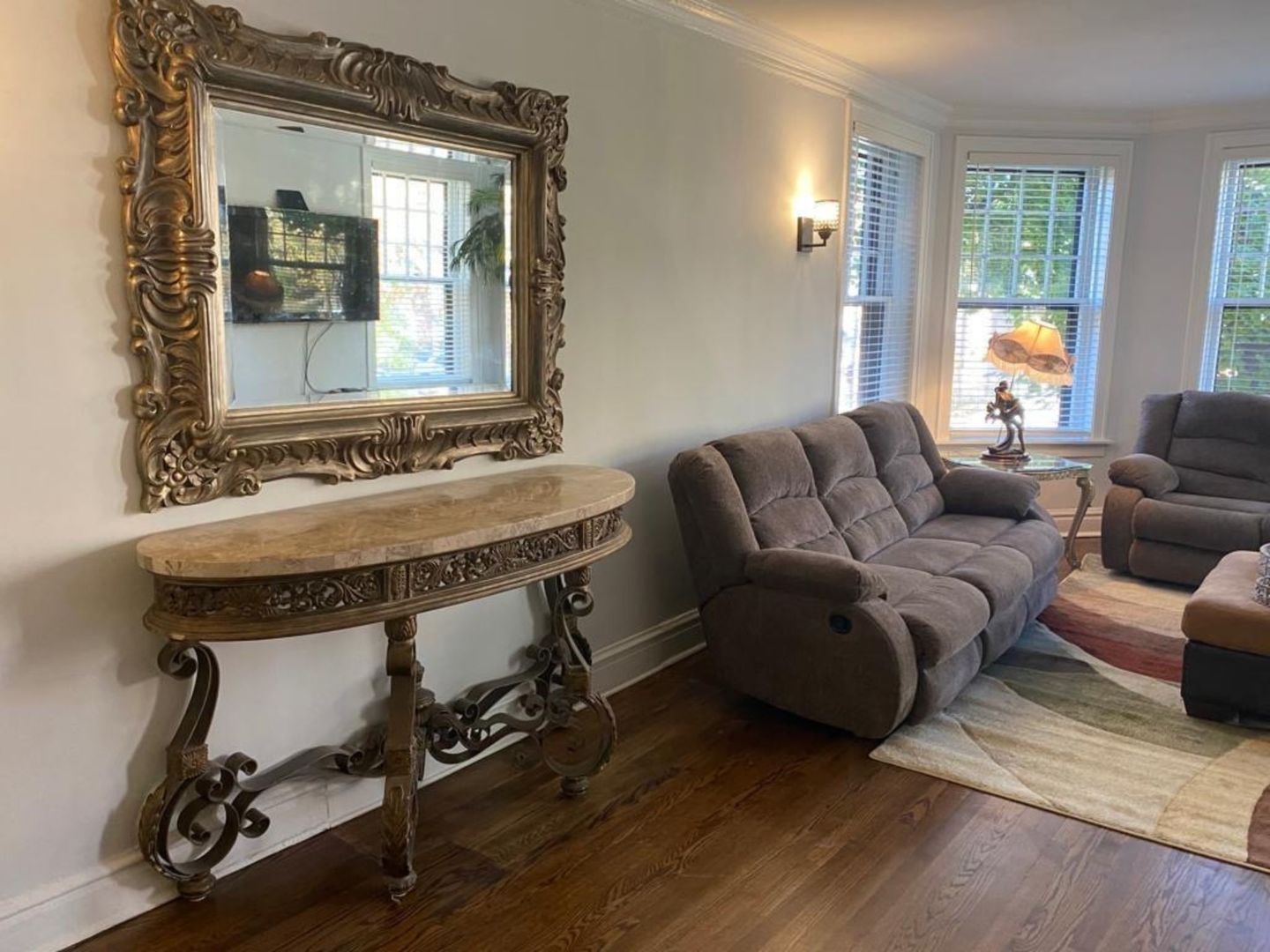 1215 W Lunt Avenue 1A