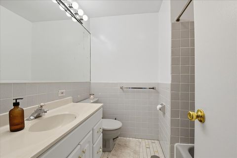 Tiny photo for 5701 N Sheridan Road #26B, Chicago, IL 60660 (MLS # 12457980)
