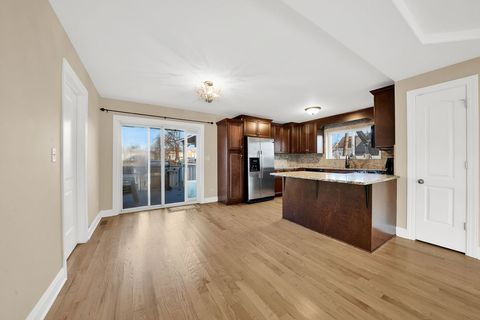 Tiny photo for 6120 W 98th Street, Oak Lawn, IL 60453 (MLS # 12552212)