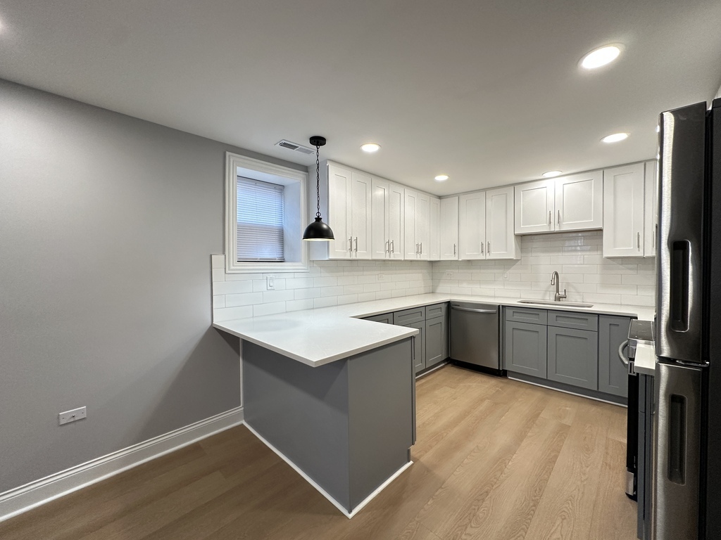 901 W AGATITE Avenue GDN