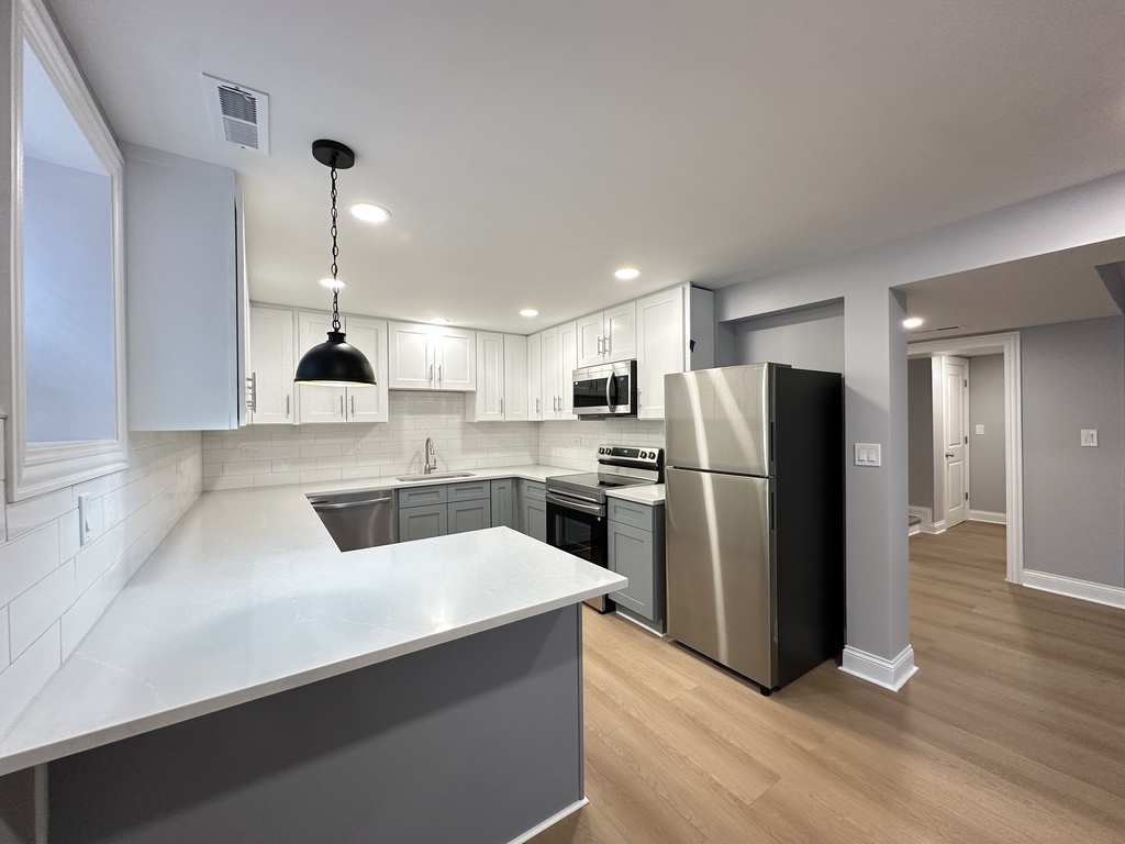 901 W AGATITE Avenue GDN