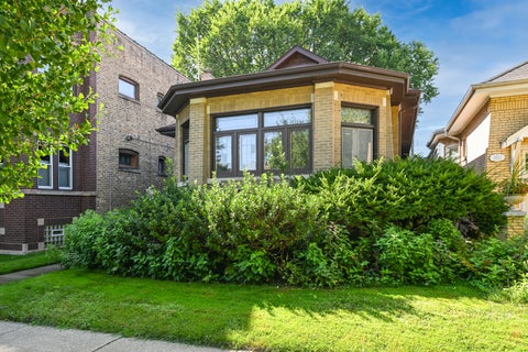 Photo of 2619 W Farwell Avenue, Chicago, IL 60645 (MLS # 12744209)