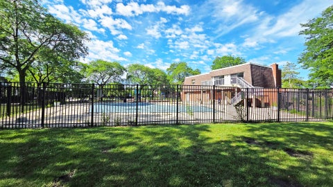 Tiny photo for 1 VILLA VERDE Drive #305, Buffalo Grove, IL 60089 (MLS # 12688408)
