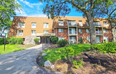 Photo of 1 VILLA VERDE Drive #305, Buffalo Grove, IL 60089 (MLS # 12688408)