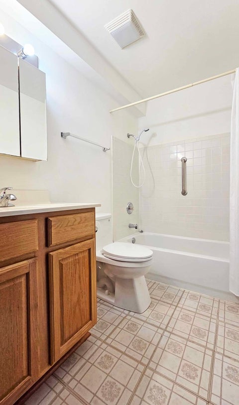 Tiny photo for 1 VILLA VERDE Drive #305, Buffalo Grove, IL 60089 (MLS # 12688408)