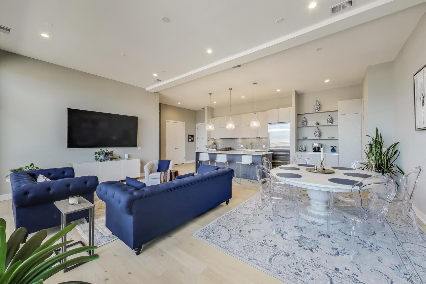 2405 W Iowa Street 405