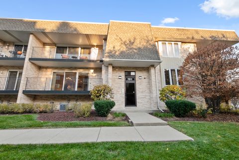 Photo of 7811 W 157th Street #1N, Orland Park, IL 60462 (MLS # 12510849)